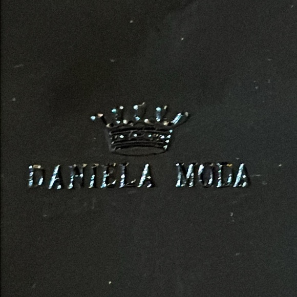 NWOT! Daniela Moda Black and Beige Leather Handbag. - Picture 10 of 11